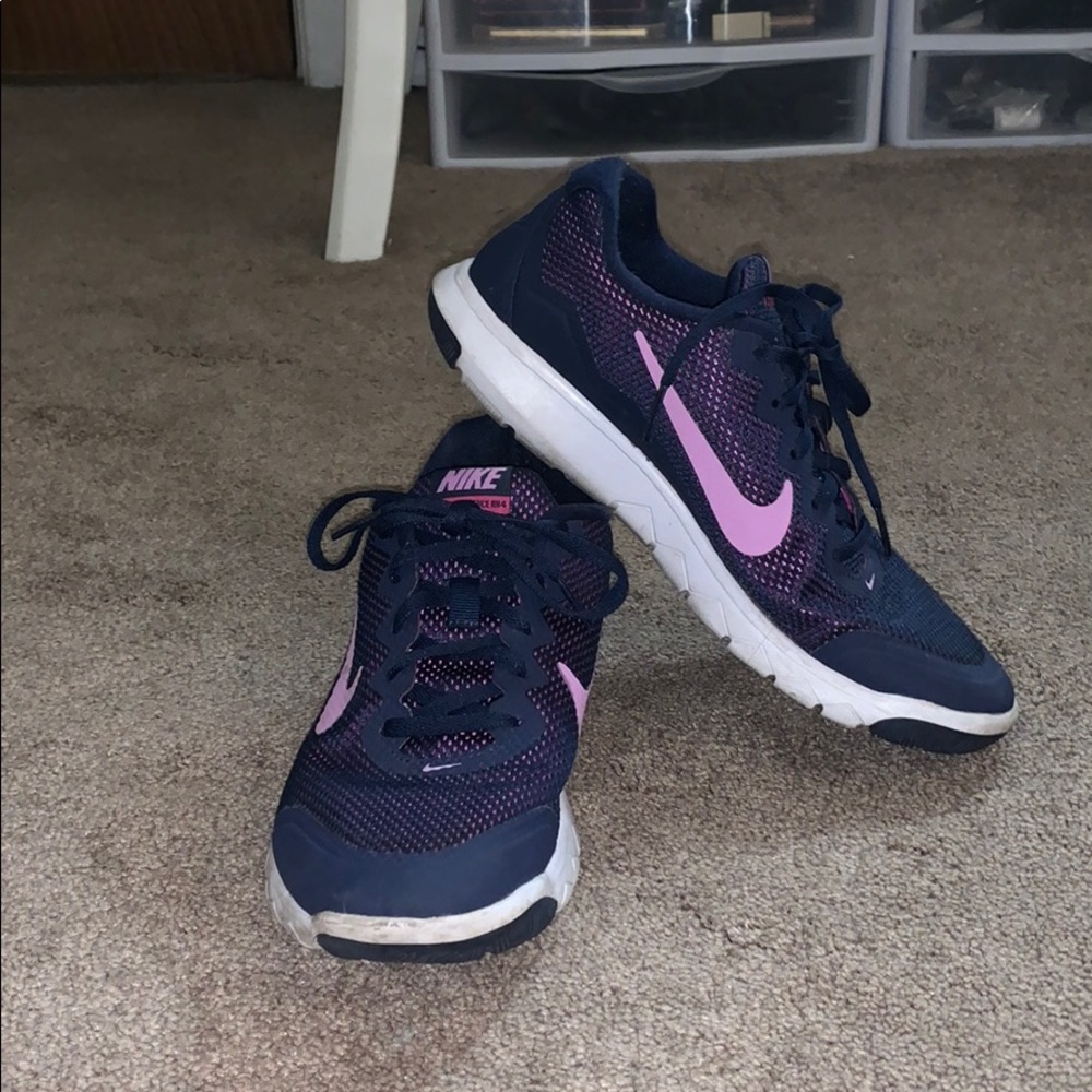 Nike tennis shoes